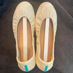 TIEKS- patent cream, size 8 in excellent condition.
